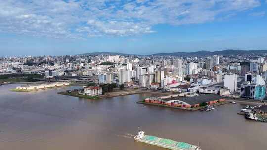 货船在阿雷格里港在南里奥格兰德巴西。