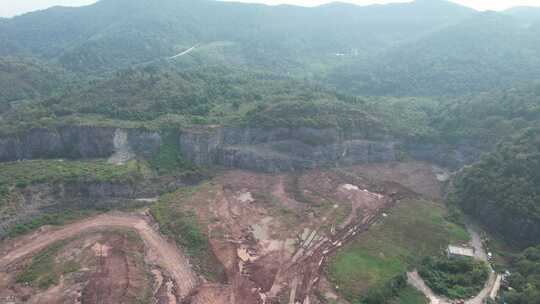 矿坑往隧道口方向