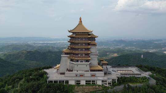 航拍湖北黄石东方山4A景区金顶