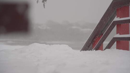 海边下雪楼梯