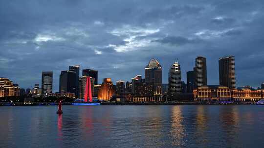 上海黄浦江对岸建筑群夜景风光