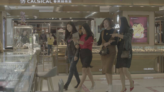 商场里购物的时尚女性视频素材模板下载
