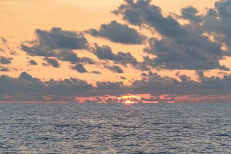 南沙群岛海上日出朝霞云海绝美壮观延时摄影