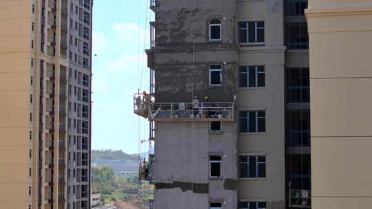 建筑工人农民工高空作业刷外墙