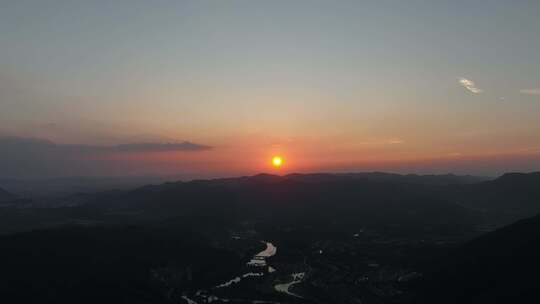 乡村日落农村日出航拍河流山峰傍晚黄昏夕阳