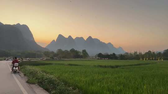 广西桂林阳朔山水风景麦田