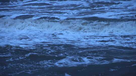 威海国际海水浴场冬季狂风巨浪