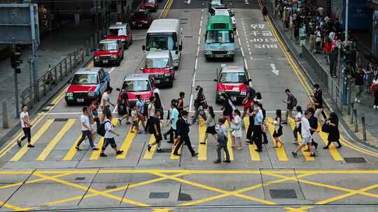 香港街头车流人流