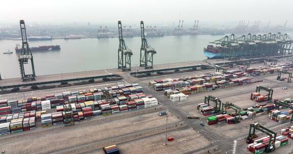 天津港物流集装箱贸易港口工业作业5K