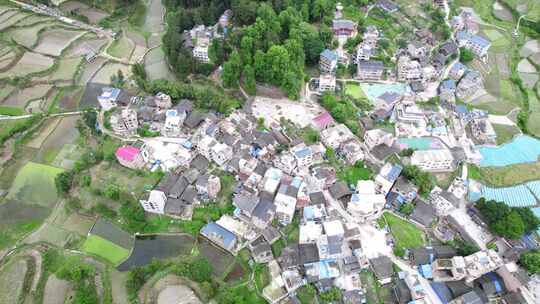 贵州黔东南大山中的村庄西江苗寨传统村落视频素材模板下载
