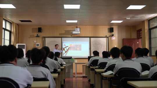 广西学校学生在教室上课