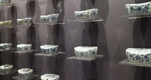 江西景德镇御窑博物馆藏大量瓷枕陈列