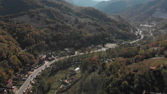 波多拉？波斯尼亚和黑塞哥维那山腰村庄，高空鸟瞰