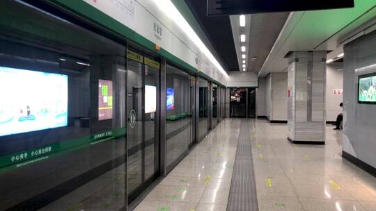 地铁即将到站，地铁发车、城市轨道交通视频素材模板下载