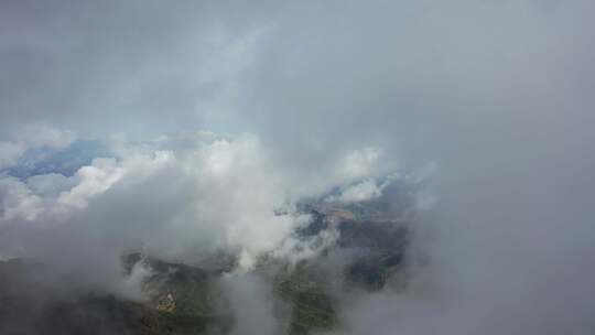 4K航拍穿高山云海秋景