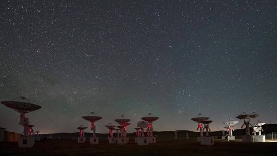 明安图草原天眼雷达监测器与星空