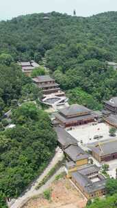 竖版航拍湖北鄂州西山风景区古灵禅寺