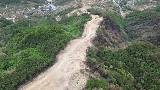 山火扑灭后的重庆北碚缙云山焦土隔离带航拍