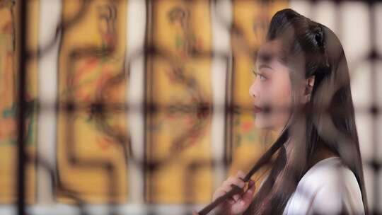 古装女子走下阁楼 古风 传统文化 古代