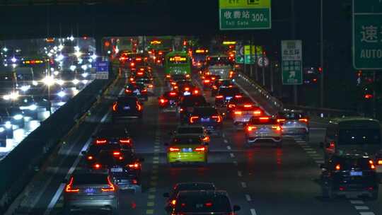 城市夜晚车水马龙