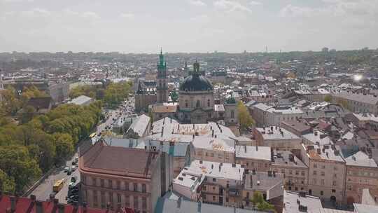 乌克兰利沃夫。空中城市利沃夫，乌克兰。老城全景。多米尼加