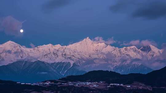 云南梅里雪山日照金山--4K视频素材模板下载