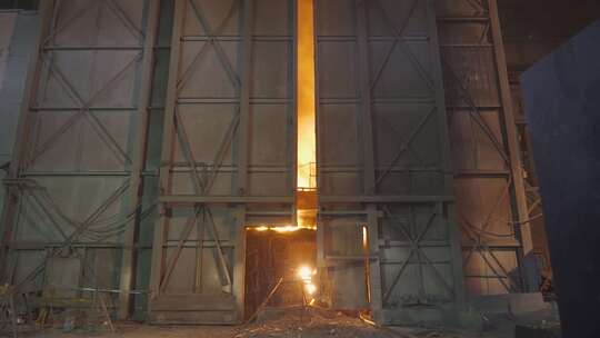 炼钢炉视图钢熔炼重熔进入炉门开口在一个