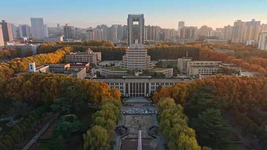 航拍城市落叶秋景西安交通大学