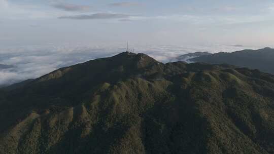 信宜大田顶日出航拍，高山云海