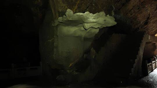 杭州西湖玉皇山紫来洞，溶洞