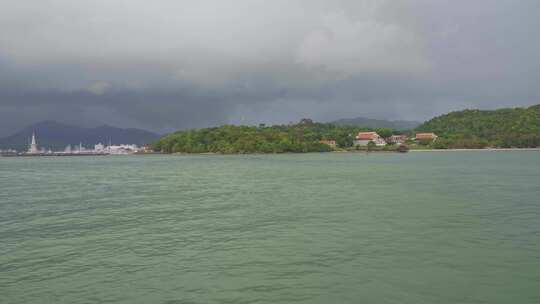 兰卡威海洋海岛下雨