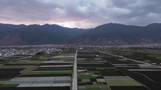 大理苍山洱海霞光土地