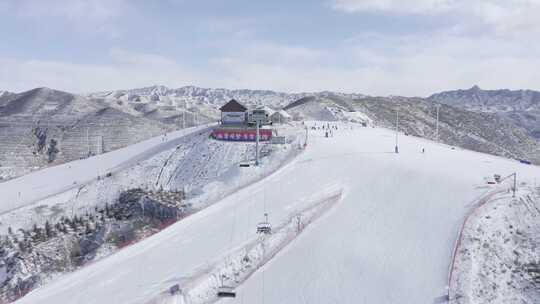 航拍内蒙古呼和浩特马鬃山滑雪场冬季雪景