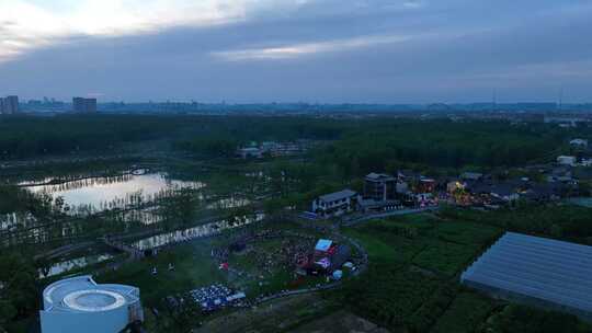 磨滩美食街夜景_