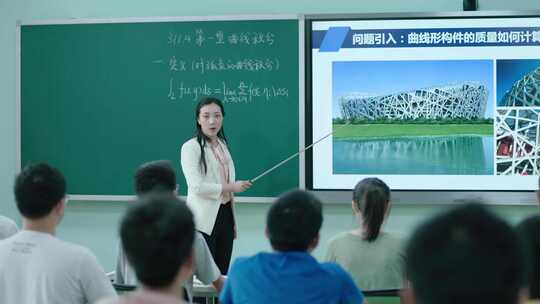 大学生在智慧教室上课学习课堂大学老师