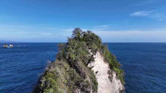 印度尼西亚努沙佩尼达岛钻石沙滩海景航拍