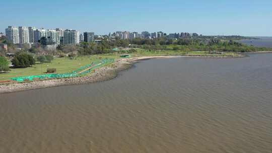 空中前进现代城市前线。布宜诺斯艾利斯首都以北的河流。天际线，