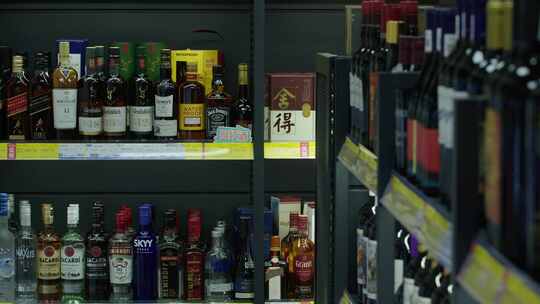 货架上的白酒红酒【3段套组】