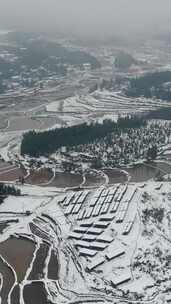 竖版航拍冬天南方雪景