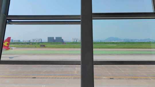 厦门高崎机国际场航站楼窗外天津航空航班