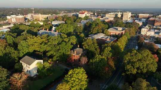 佐治亚大学。雅典佐治亚州黄金时段。大学校园天线。