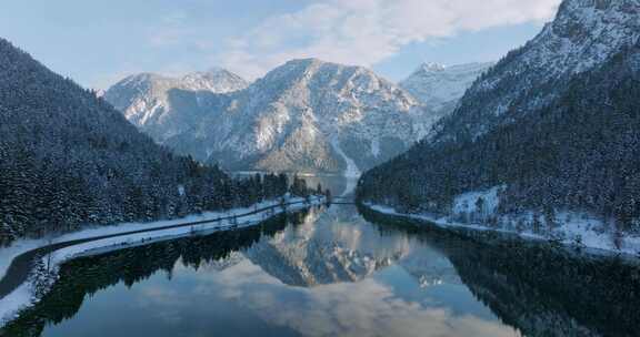 雪域高山森林湖泊景观航拍