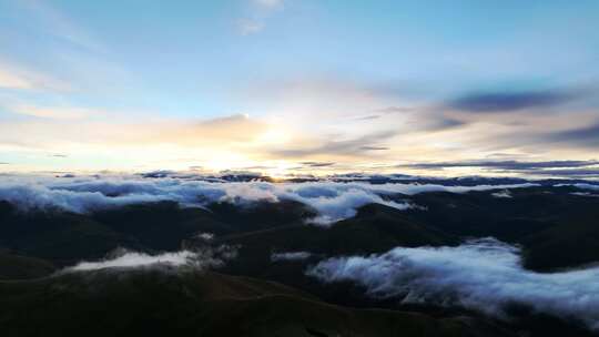 黎明航拍四川西部色达县高山云海朝霞景观