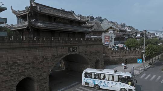 高清航拍眉山古城墙城门城市建筑