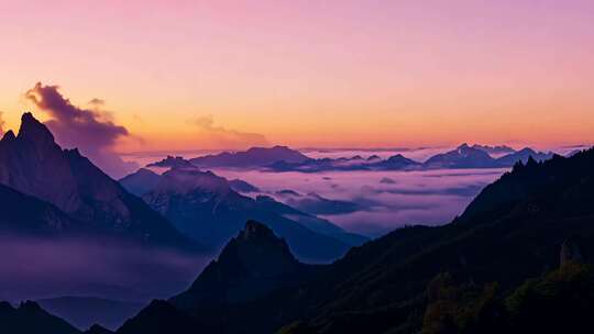 峰峦流霞 云影叠翠 壮丽诗意天地