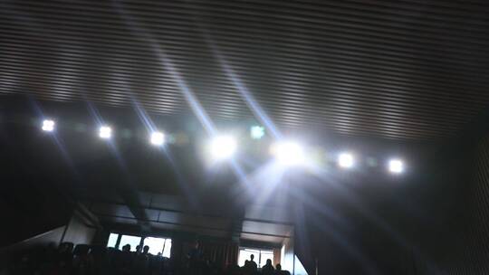 少年儿童拉小提琴音乐会