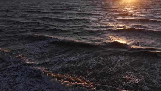 青海湖日落 青海湖 湖面 波光粼粼的水面