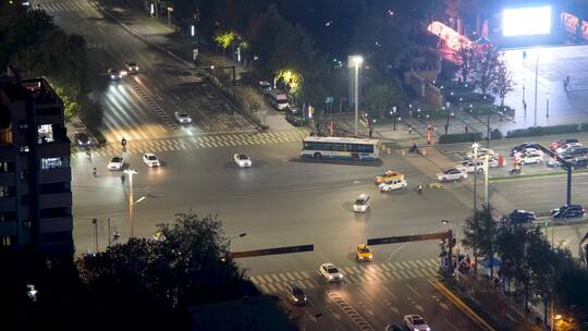 夜晚西安高新区唐延路的车流