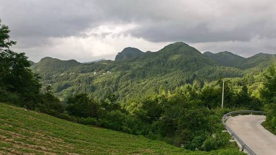 航拍山峰风光