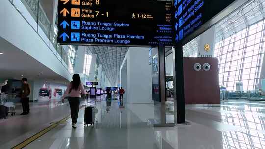 4K-漫步在国际机场航站楼01视频素材模板下载